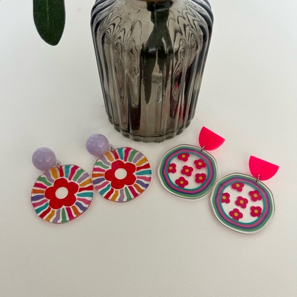 1970's Inspired Flower Dangle Earrings - Colorful Floral Retro Drop Earrings - Picture 5 of 13